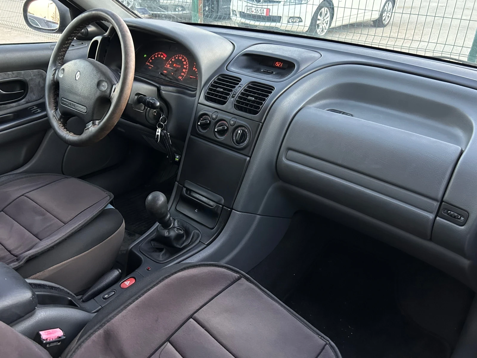 Renault Laguna, снимка 10 - Автомобили и джипове - 56120639