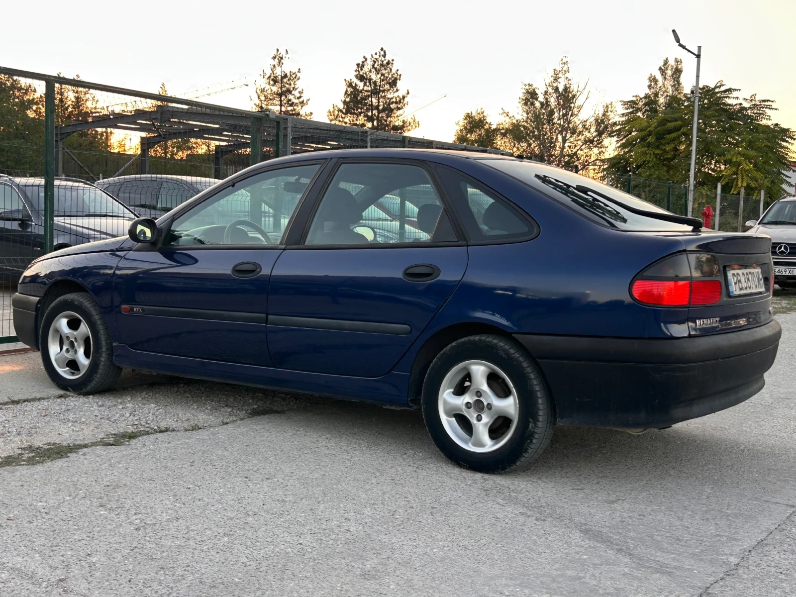 Renault Laguna, снимка 2 - Автомобили и джипове - 56120639
