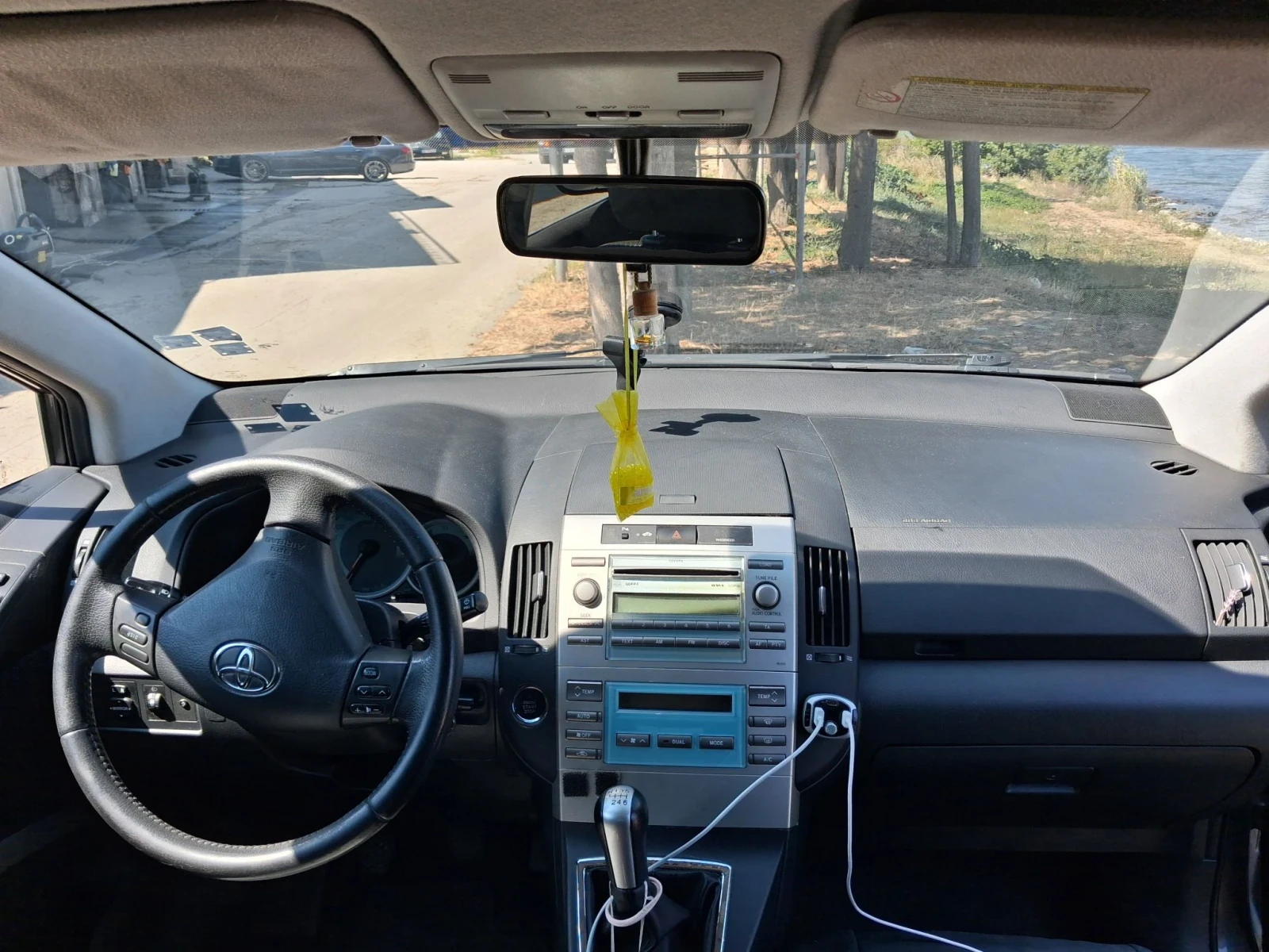Toyota Corolla verso D4D, снимка 9 - Автомобили и джипове - 56219402