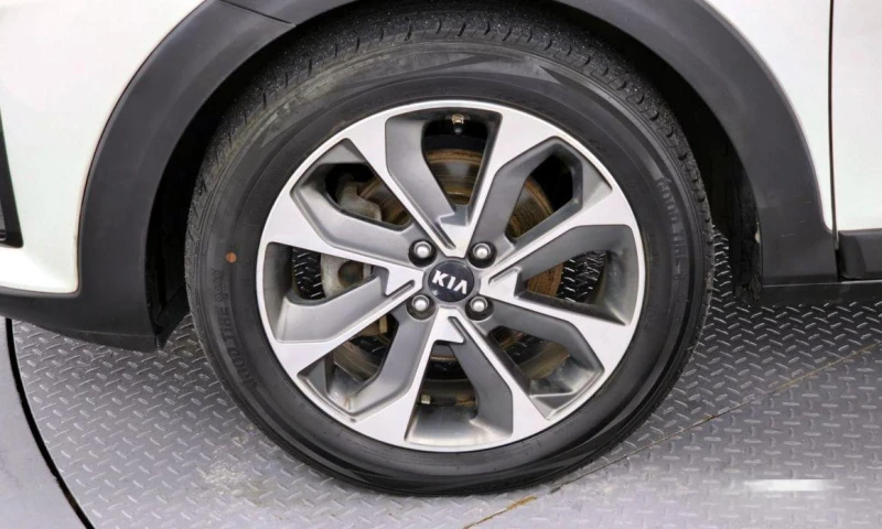 Kia Stonic Diesel 1.6 Trendy * НАЙ-ДОБРА ЦЕНА В БЪЛГАРИЯ* , снимка 5 - Автомобили и джипове - 52111954