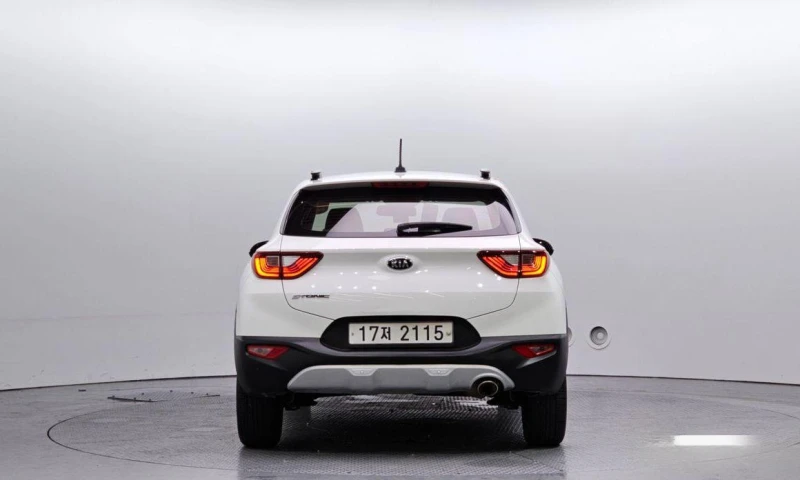 Kia Stonic Diesel 1.6 Trendy * НАЙ-ДОБРА ЦЕНА В БЪЛГАРИЯ* , снимка 4 - Автомобили и джипове - 52111954