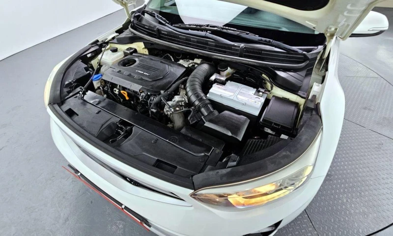 Kia Stonic Diesel 1.6 Trendy * НАЙ-ДОБРА ЦЕНА В БЪЛГАРИЯ* , снимка 6 - Автомобили и джипове - 52111954