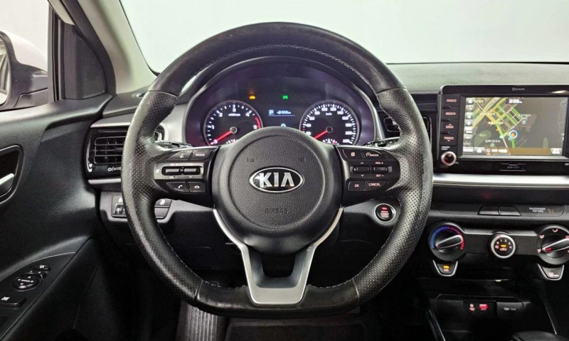 Kia Stonic Diesel 1.6 Trendy * НАЙ-ДОБРА ЦЕНА В БЪЛГАРИЯ* , снимка 13 - Автомобили и джипове - 52111954
