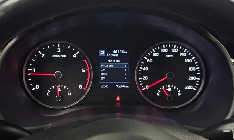 Kia Stonic Diesel 1.6 Prestige * НАЙ-ДОБРА ЦЕНА В БЪЛГАРИЯ* , снимка 8 - Автомобили и джипове - 52112540