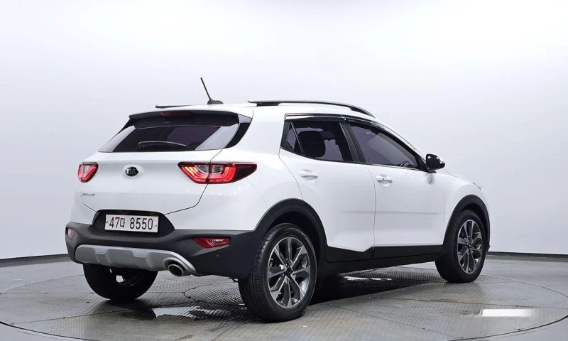 Kia Stonic Diesel 1.6 Prestige * НАЙ-ДОБРА ЦЕНА В БЪЛГАРИЯ* , снимка 2 - Автомобили и джипове - 52112540