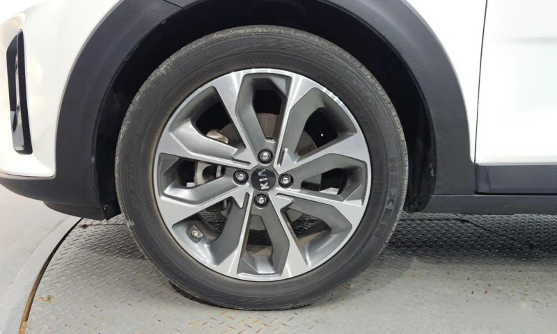 Kia Stonic Diesel 1.6 Prestige * НАЙ-ДОБРА ЦЕНА В БЪЛГАРИЯ* , снимка 5 - Автомобили и джипове - 52112540