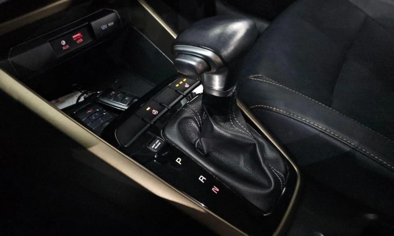 Kia Stonic Diesel 1.6 Prestige * НАЙ-ДОБРА ЦЕНА В БЪЛГАРИЯ* , снимка 9 - Автомобили и джипове - 52112540