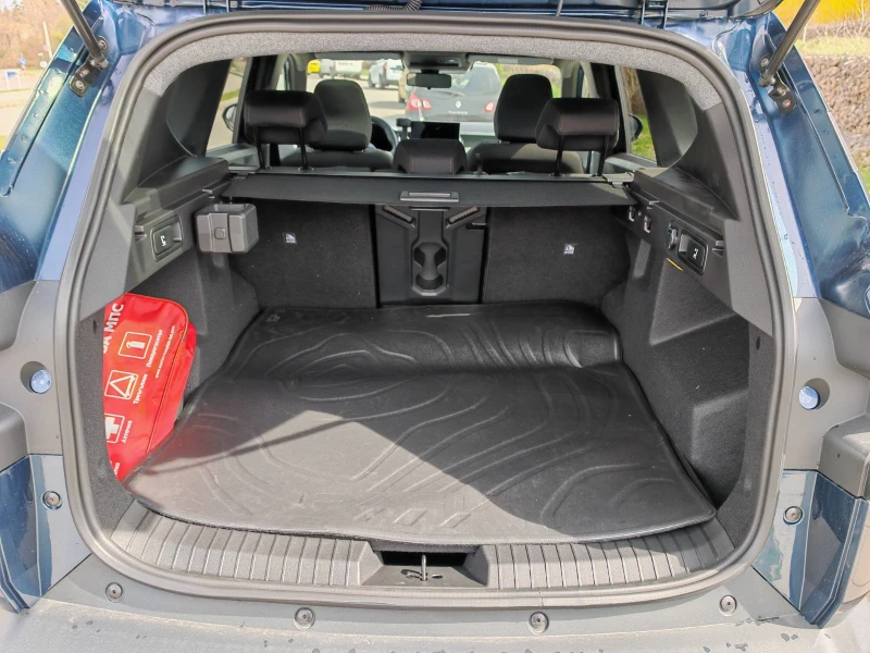 Dacia Bigster 4900лв за получаване, 1.2TCe 4x4 Extreme, снимка 7 - Автомобили и джипове - 52276609