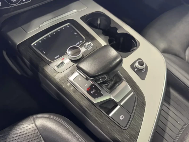 Audi Q7 АВТОКРЕДИТ, снимка 11 - Автомобили и джипове - 52749744