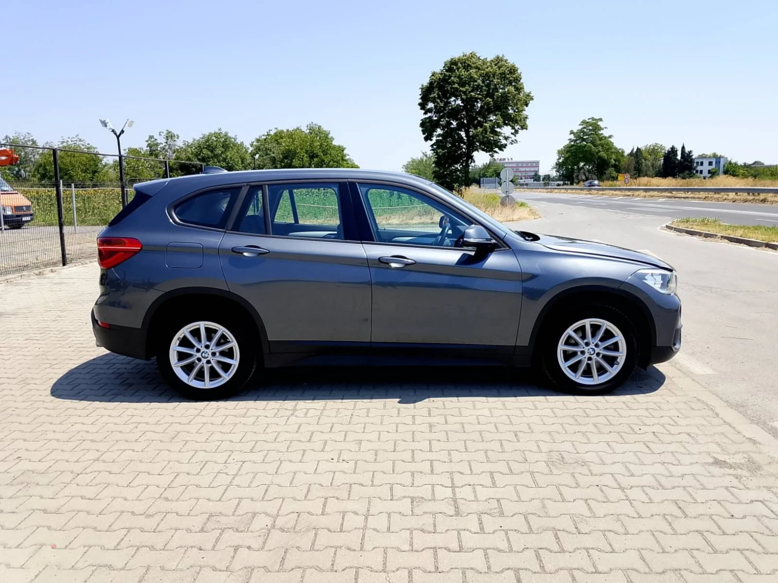 BMW X1 2.0 D - изображение 3