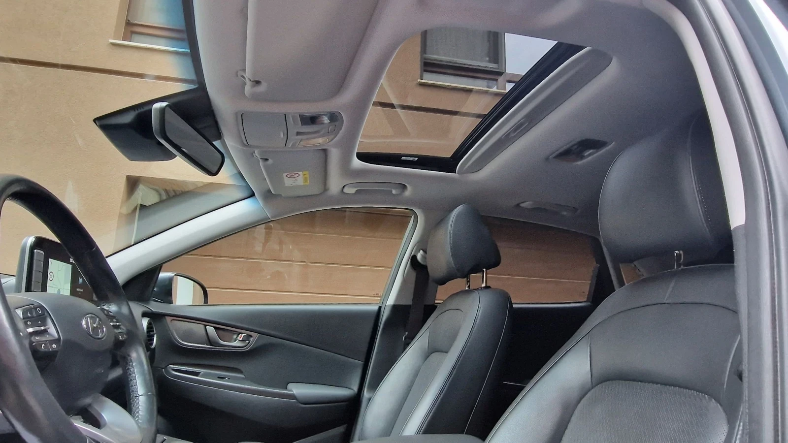 Hyundai Kona 64KWh/Premium/ШИБИДАХ/Blue Link/SOH100% - изображение 7