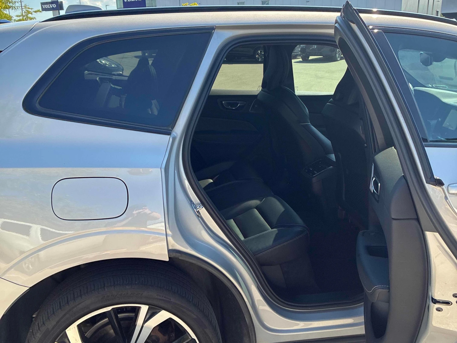 Volvo XC60 * R Design * CARFAX * ОПЦИЯ ЗА ФИНАНСИРАНЕ, снимка 12 - Автомобили и джипове - 55879762
