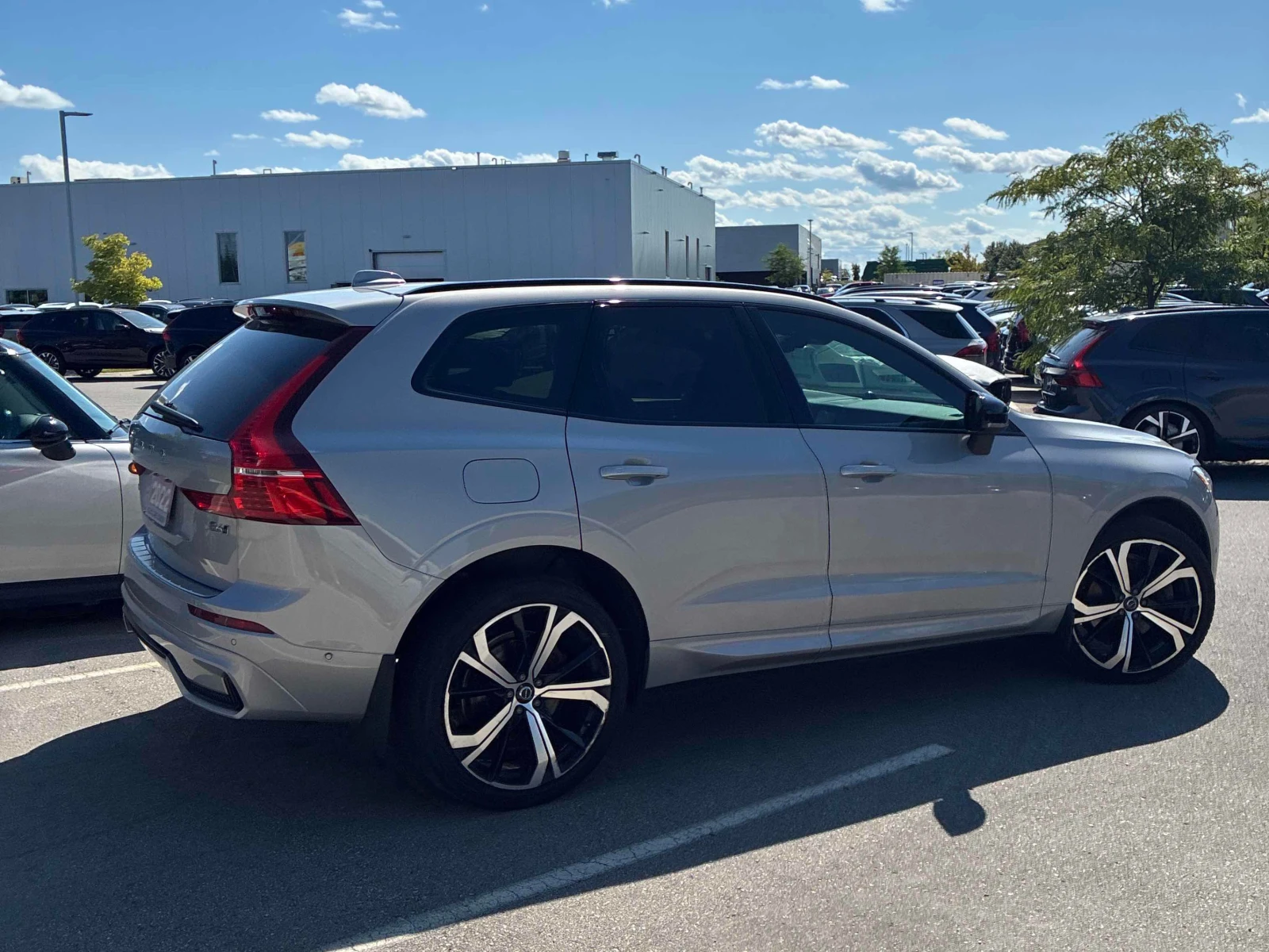 Volvo XC60 * R Design * CARFAX * ОПЦИЯ ЗА ФИНАНСИРАНЕ, снимка 3 - Автомобили и джипове - 55879762