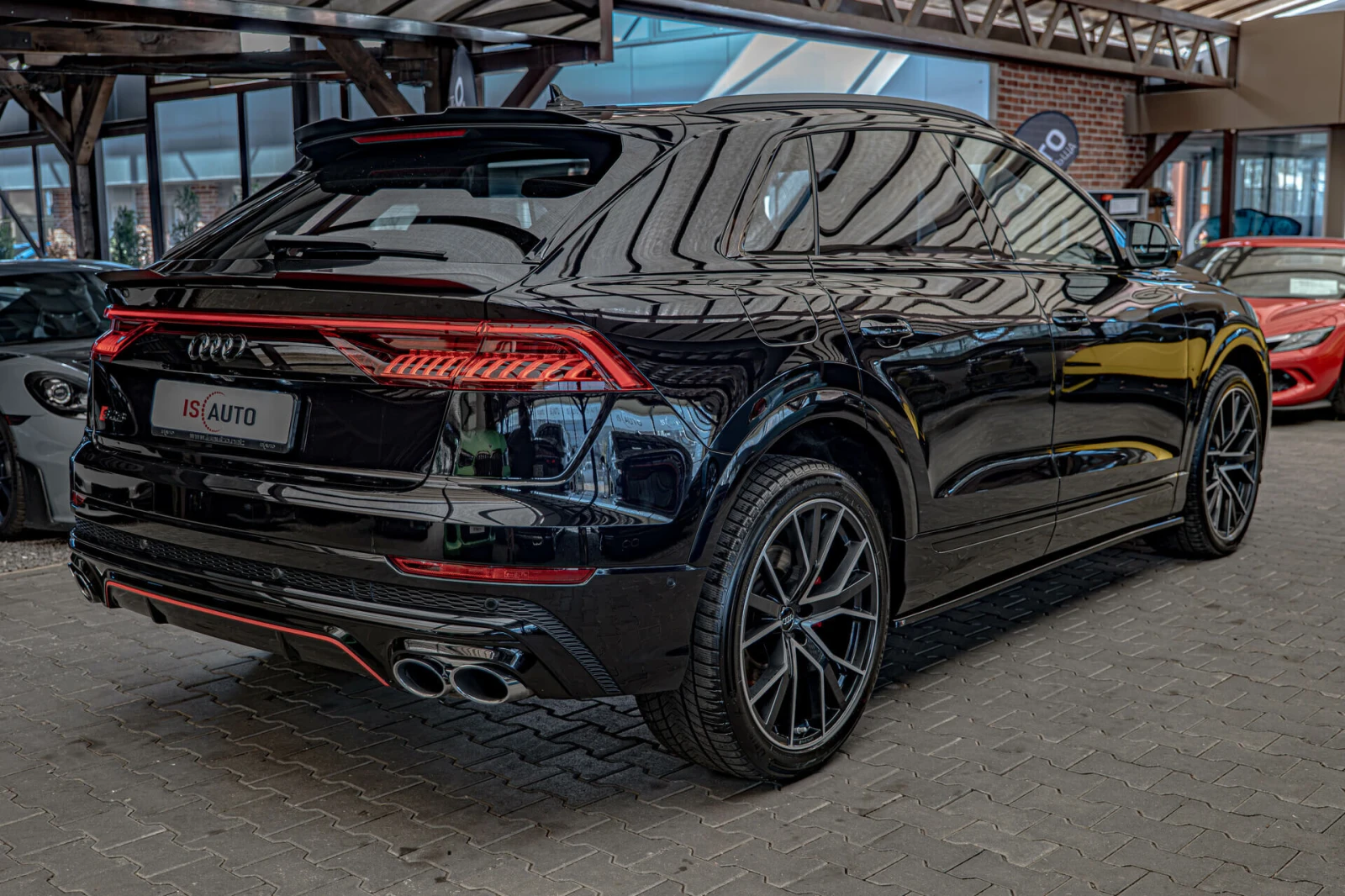 Audi SQ8 4.0TDI/Carbon/Bang&Olufsen/Камера 360/Pano/Distr./, снимка 6 - Автомобили и джипове - 55903465