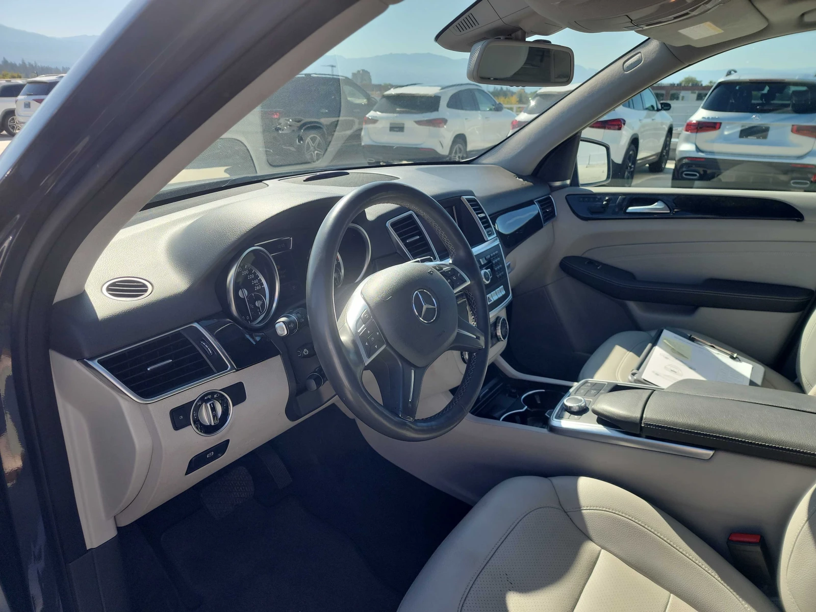 Mercedes-Benz ML 350 4MATIC* CARFAX * HARMAN KARDON * ПОДГРЕВ, снимка 7 - Автомобили и джипове - 56122921