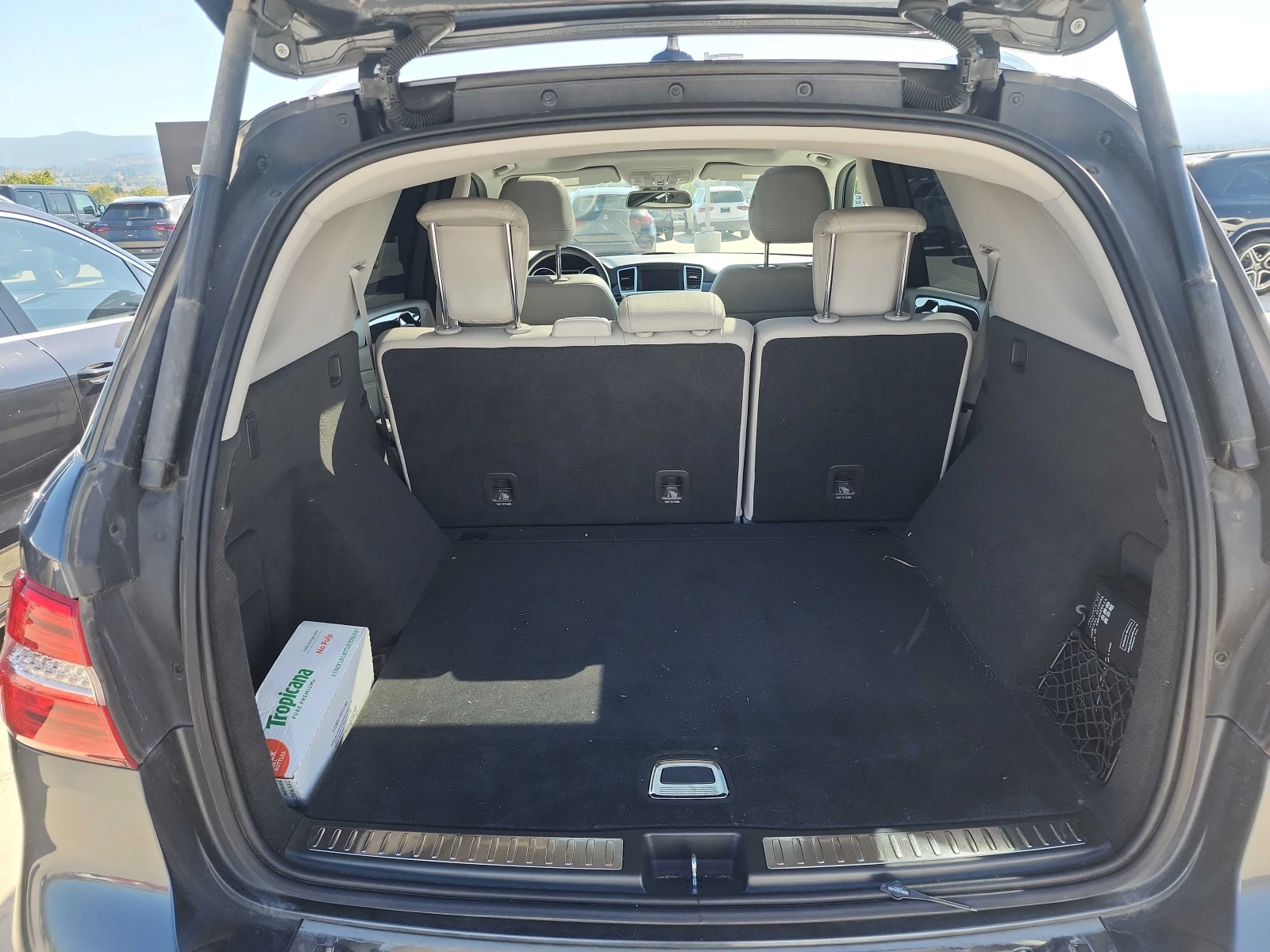 Mercedes-Benz ML 350 4MATIC* CARFAX * HARMAN KARDON * ПОДГРЕВ, снимка 14 - Автомобили и джипове - 56122921