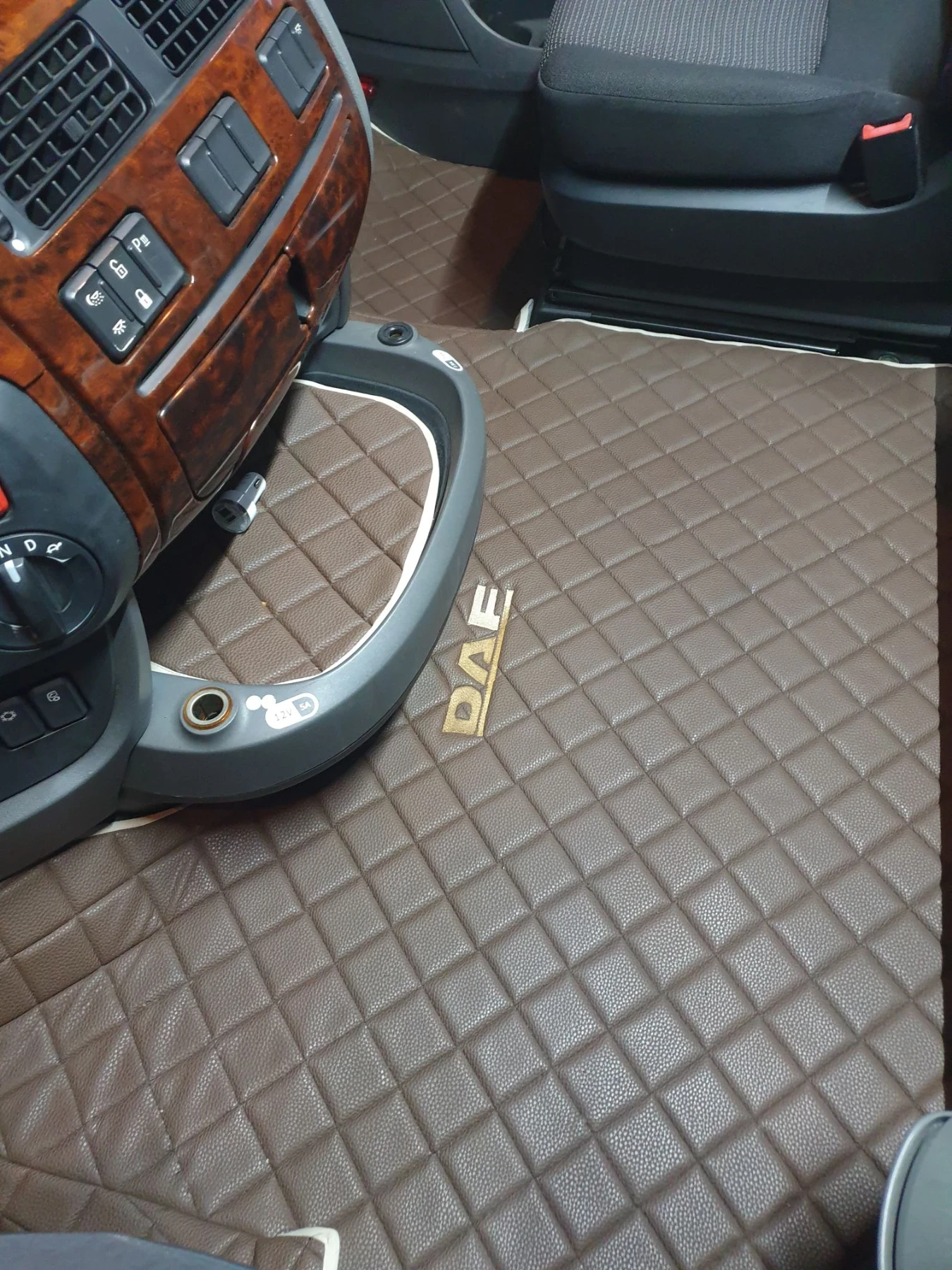Daf FT XF 106  СЕДЕМ БРОЙКИ , снимка 8 - Камиони - 55981533