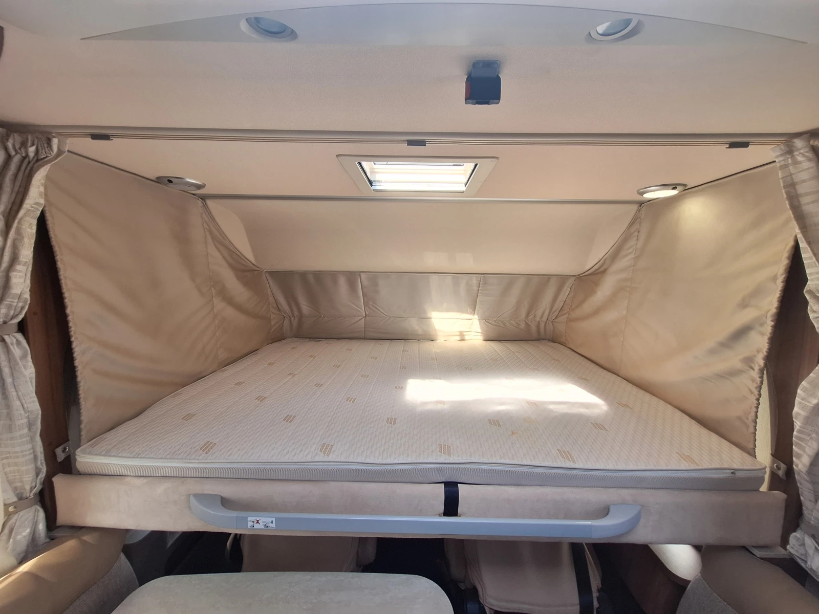 Кемпер HYMER / ERIBA B 678, снимка 14 - Каравани и кемпери - 53793705