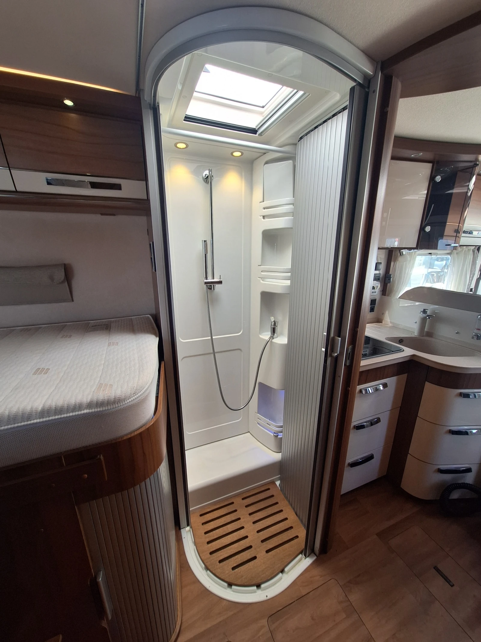 Кемпер HYMER / ERIBA B 678, снимка 9 - Каравани и кемпери - 53793705