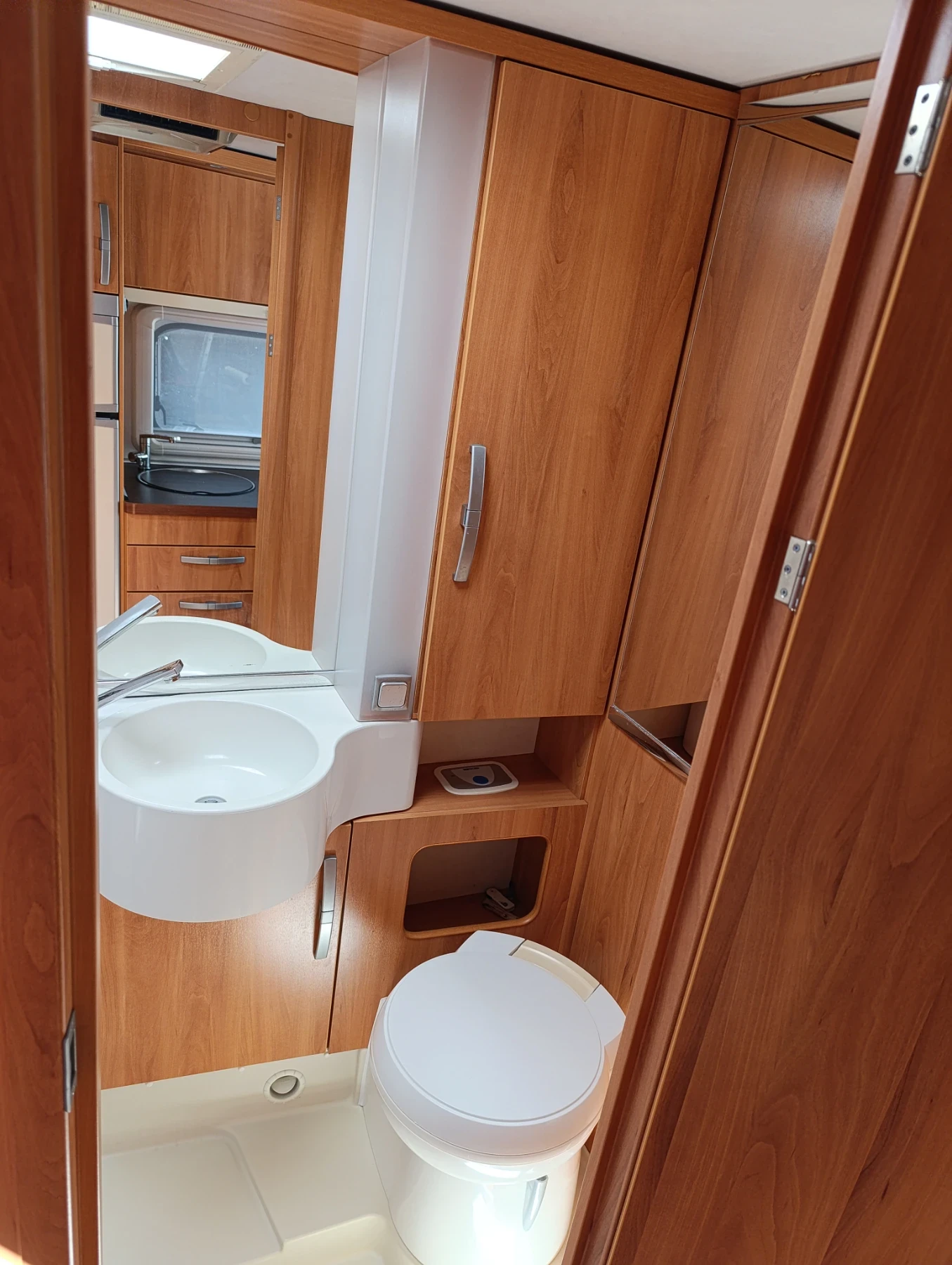 Кемпер HYMER / ERIBA B698CL, снимка 14 - Каравани и кемпери - 55963701