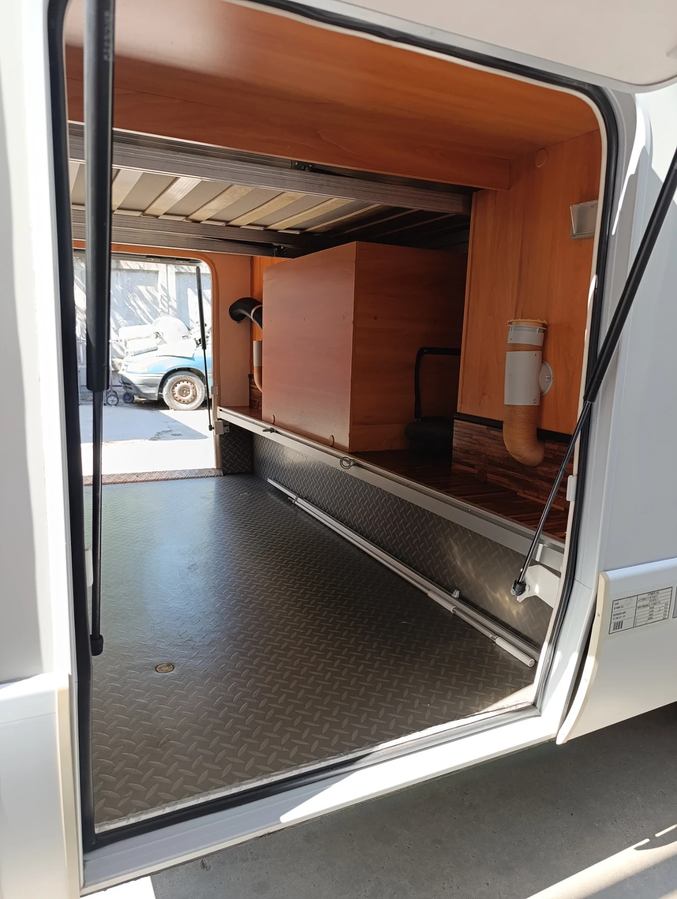 Кемпер HYMER / ERIBA B698CL, снимка 13 - Каравани и кемпери - 55963701