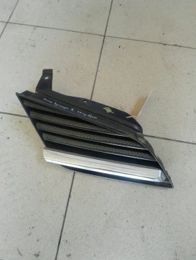 Решетка между фарове дясна Нисан Примера 05г.