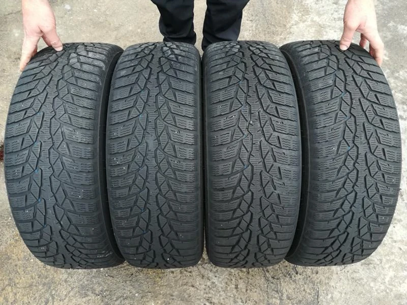 Гуми Зимни 215/65R16, снимка 1 - Гуми и джанти - 31527484