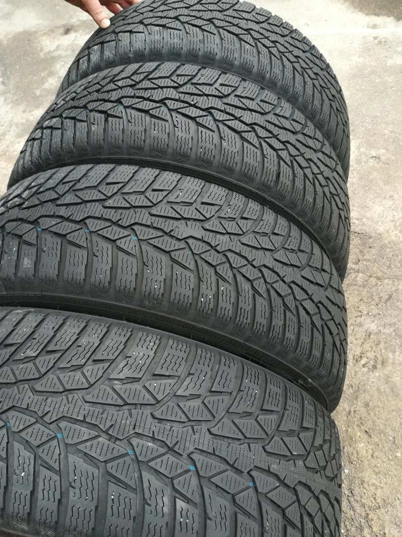 Гуми Зимни 215/65R16, снимка 3 - Гуми и джанти - 31527484