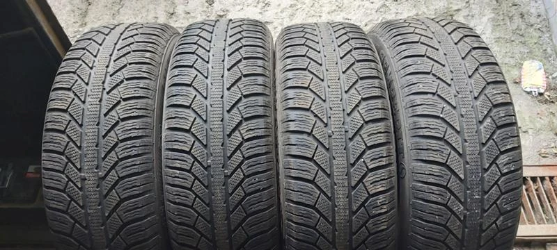 Гуми Зимни 215/65R17, снимка 1 - Гуми и джанти - 35130408