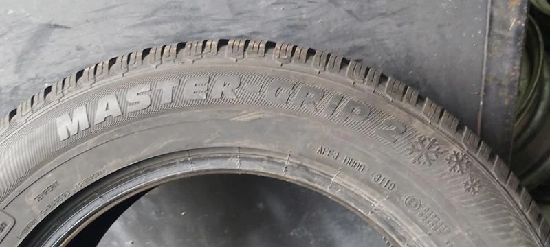 Гуми Зимни 215/65R17, снимка 7 - Гуми и джанти - 35130408