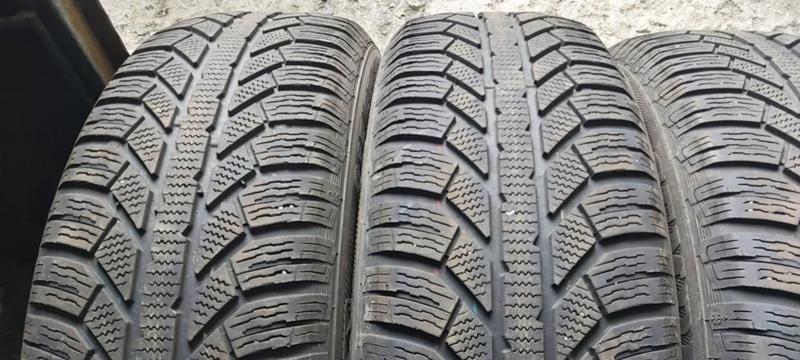 Гуми Зимни 215/65R17, снимка 2 - Гуми и джанти - 35130408