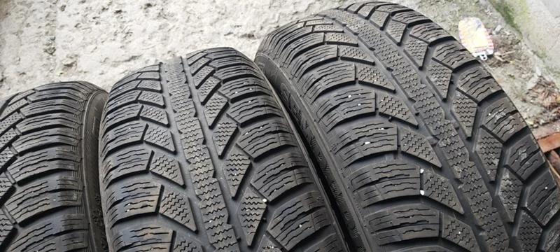 Гуми Зимни 215/65R17, снимка 3 - Гуми и джанти - 35130408