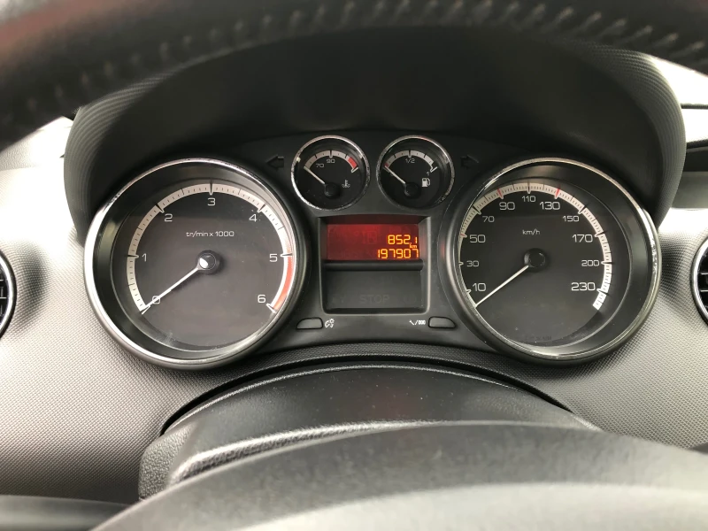 Peugeot 308 1.6HDI 92 ks, снимка 7 - Автомобили и джипове - 51812928