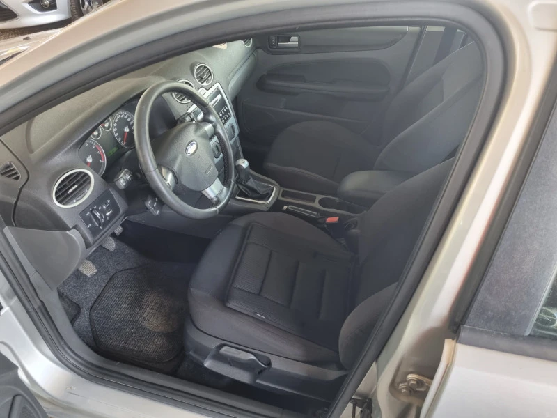 Ford Focus 1.6i, снимка 7 - Автомобили и джипове - 40540312