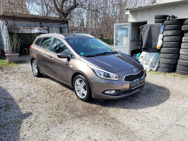 Kia Ceed 1.6 i, снимка 2 - Автомобили и джипове - 49478733