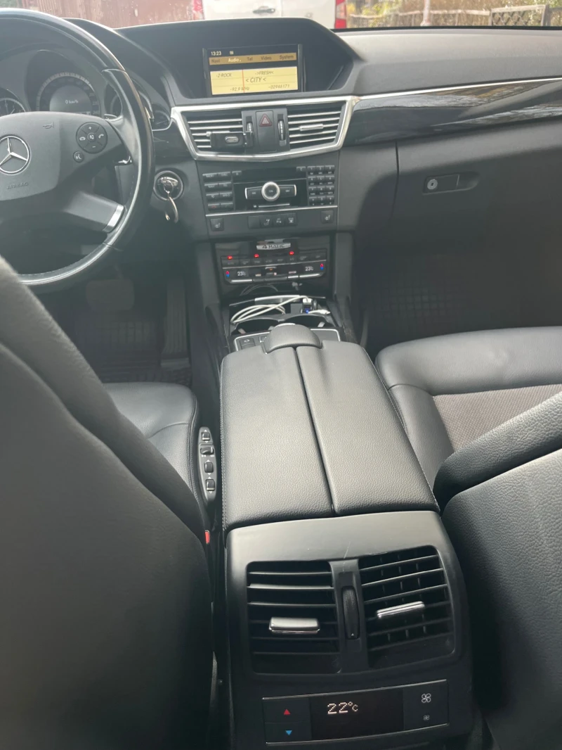 Mercedes-Benz E 350 Седан, снимка 7 - Автомобили и джипове - 52773770