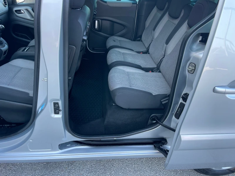 Peugeot Partner 1.6HDi 115к.с. FAMILY ПАНОРАМА ГЕРМАНИЯ, снимка 14 - Автомобили и джипове - 52789425