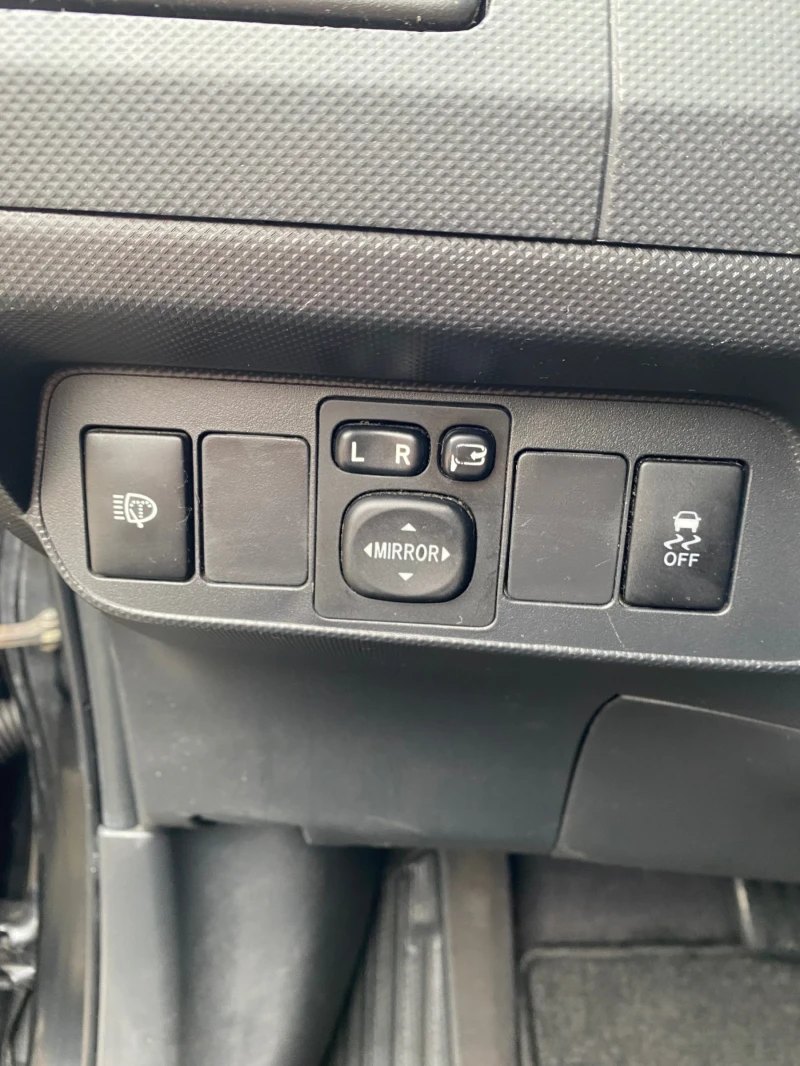 Toyota Auris 1.6 Executive  АВТОМАТИК , снимка 14 - Автомобили и джипове - 52866811