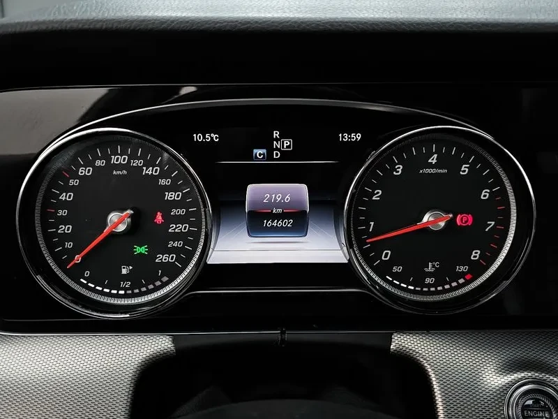 Mercedes-Benz E 200  - изображение 8