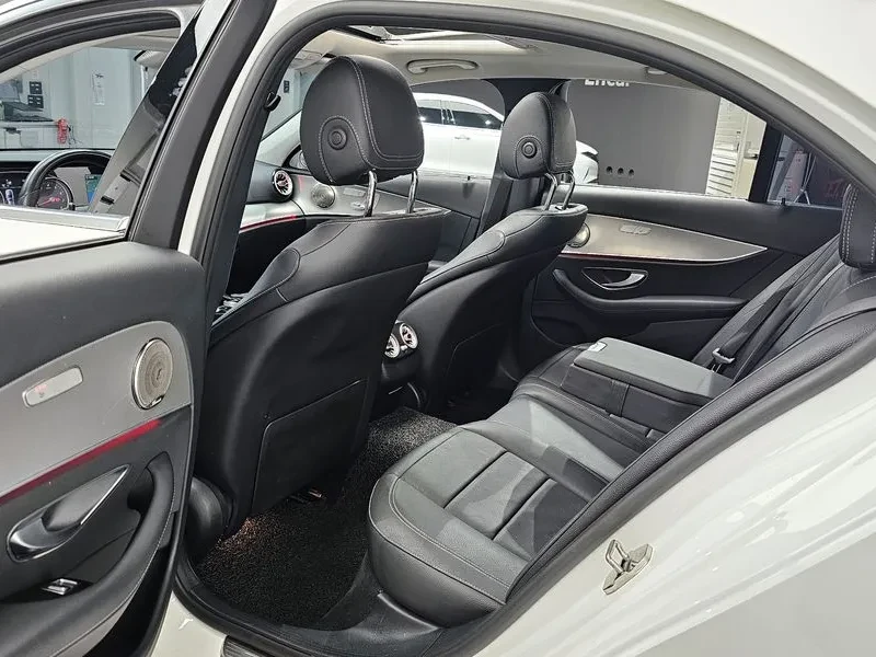 Mercedes-Benz E 200, снимка 11 - Автомобили и джипове - 52692707