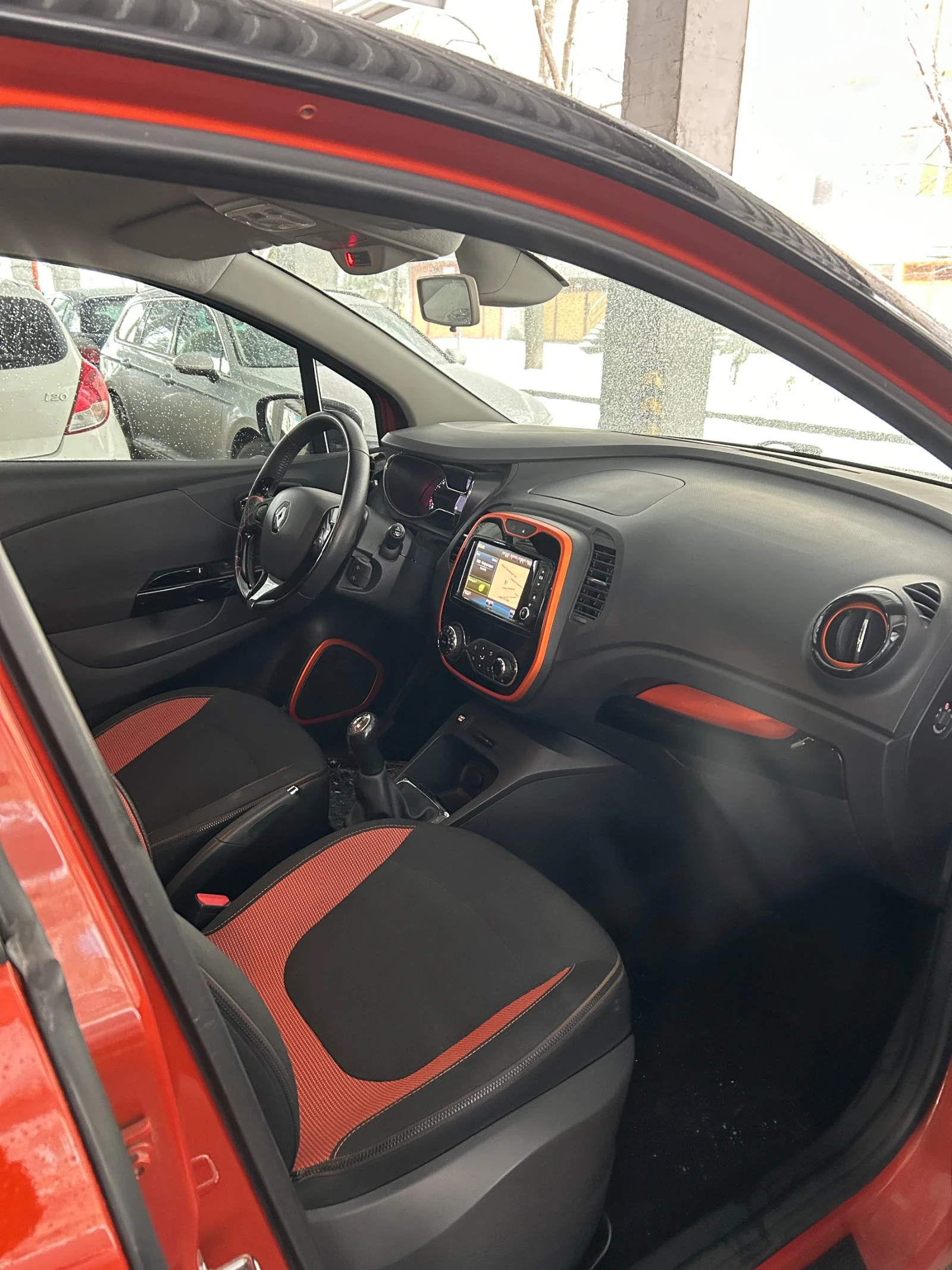 Renault Captur 0.900 i 90 кс - изображение 6