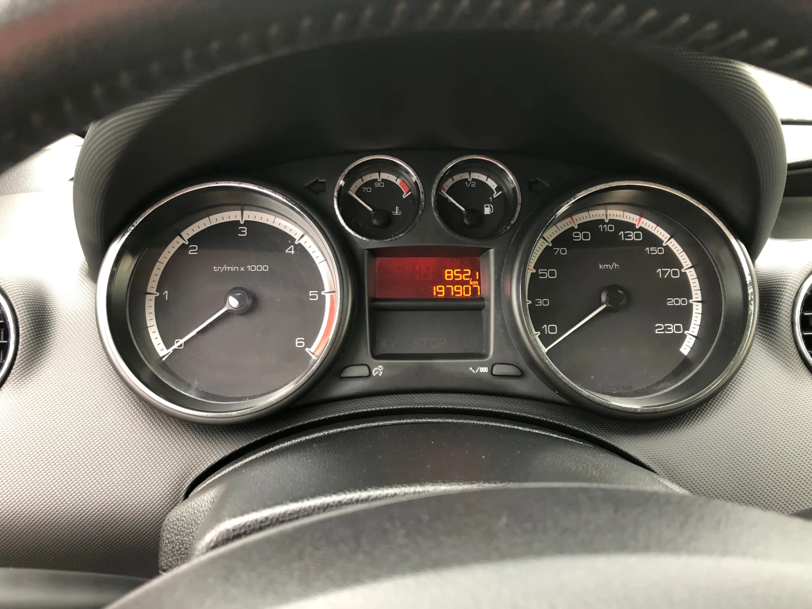 Peugeot 308 1.6HDI 92 ks - изображение 7