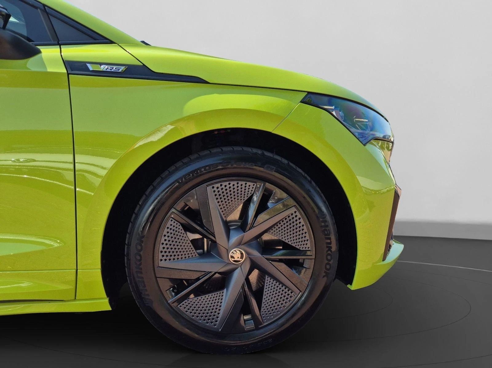 Skoda Enyaq iV RS COUPE CANTON PANO HEAD UP CAMERA RS SUITE - изображение 4