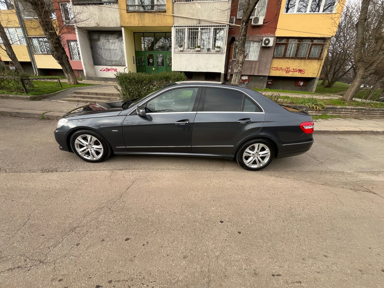 Mercedes-Benz E 350 Седан - изображение 10