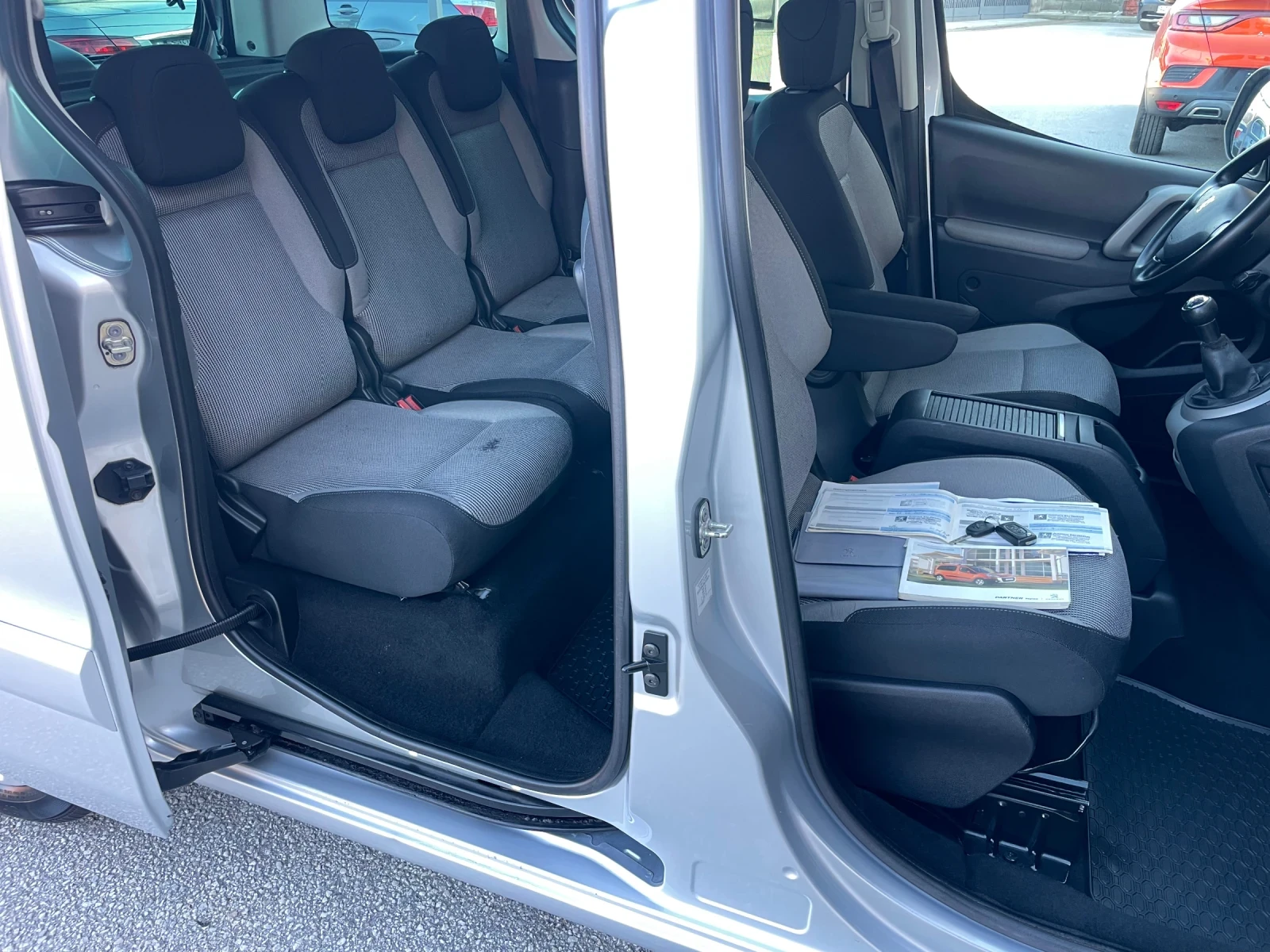 Peugeot Partner 1.6HDi 115�.�. FAMILY �������� �������� | Mobile.bg � ����������� 15