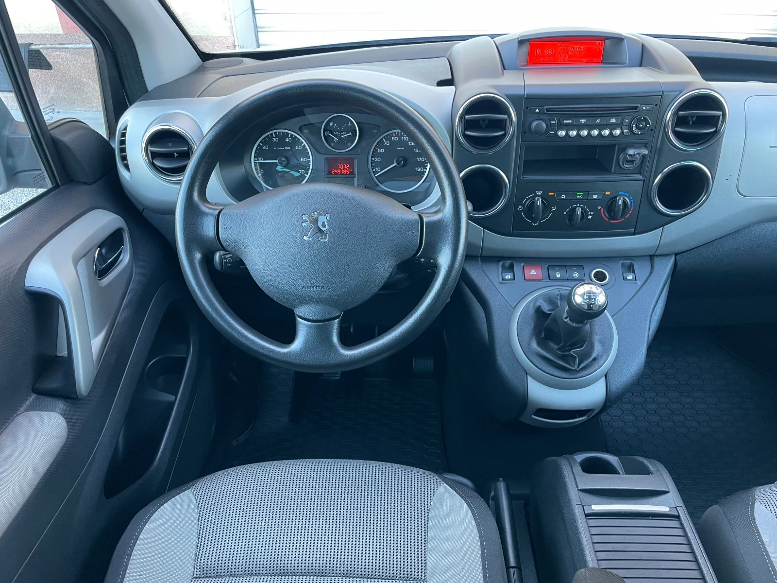 Peugeot Partner 1.6HDi 115�.�. FAMILY �������� �������� | Mobile.bg � ����������� 11