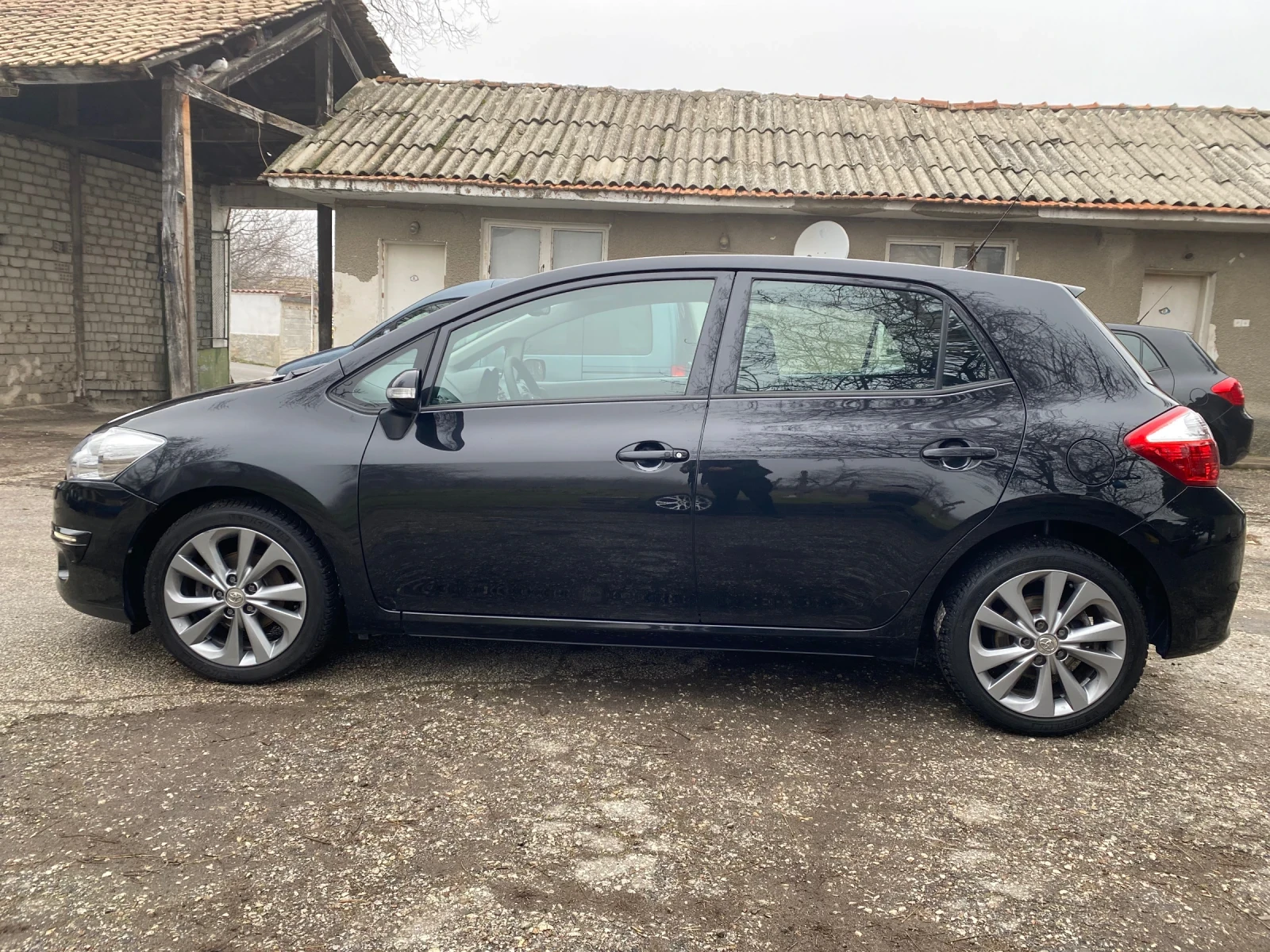 Toyota Auris 1.6 Executive  АВТОМАТИК , снимка 4 - Автомобили и джипове - 53821013