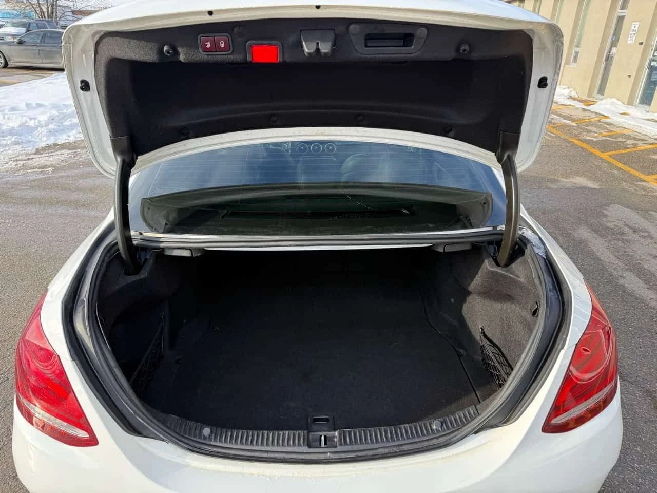 Mercedes-Benz C 300 * CARFAX * ЦЕНА ДО БГ, снимка 10 - Автомобили и джипове - 53974539