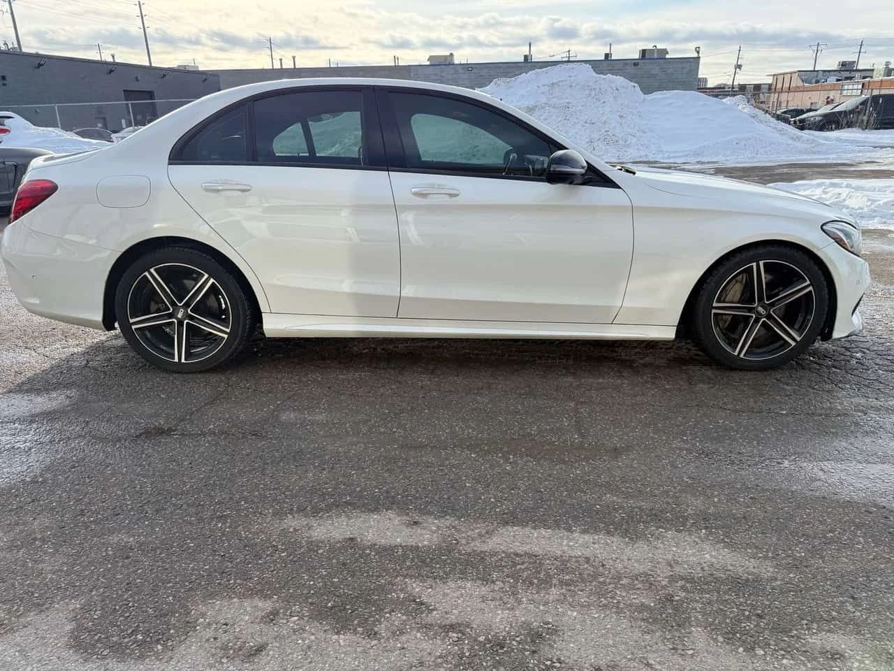 Mercedes-Benz C 300 * CARFAX * ЦЕНА ДО БГ, снимка 6 - Автомобили и джипове - 53974539