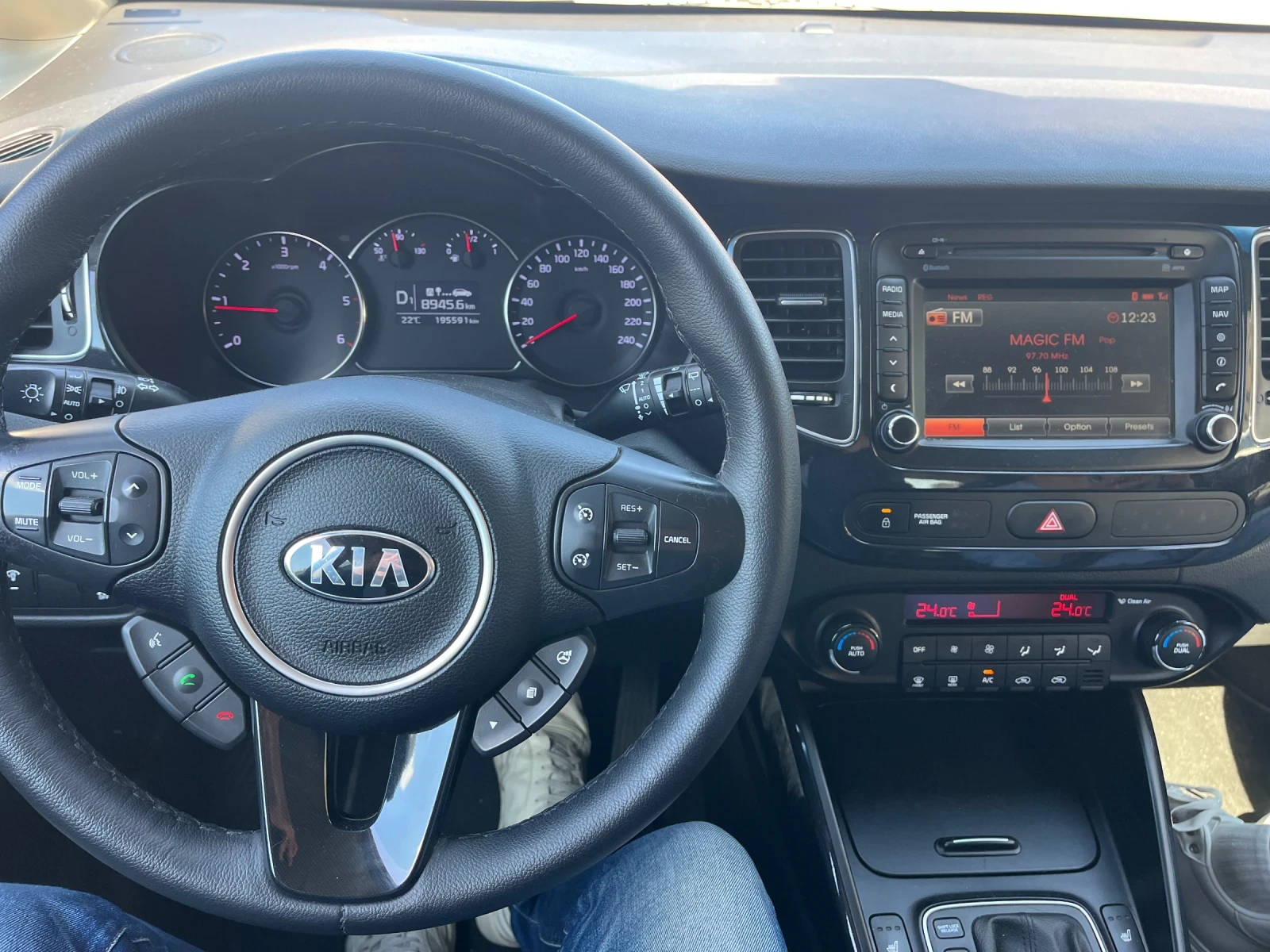 Kia Carens, снимка 11 - Автомобили и джипове - 53977553